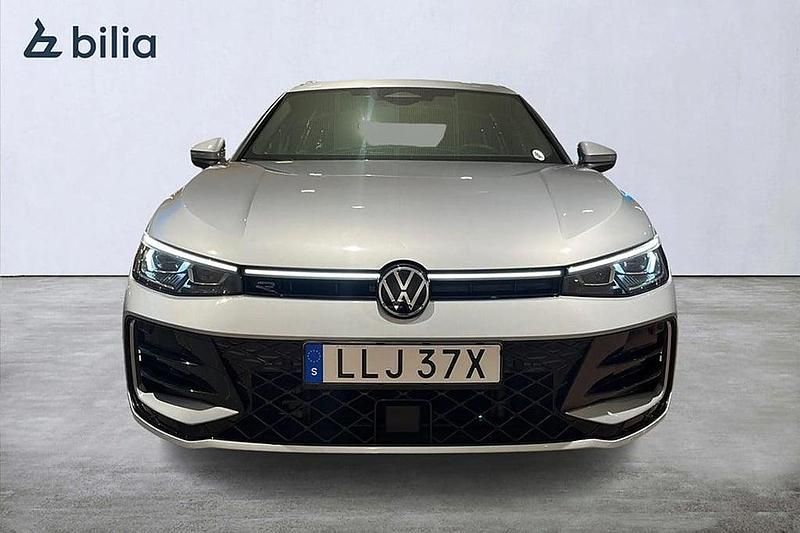 Begagnad VW Passat R-line 196 HK (144 kW) 2024 Silver Kombi