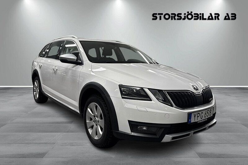 Vit Begagnad 2017 Skoda Octavia Scout Kombi | 169 000 kr (Dyr) - Bild 1/4