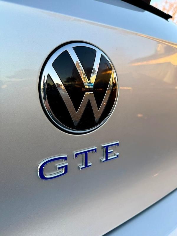 Begagnad VW Golf VIII GTE 245 HK (180 kW) 2021 Silver metallic Halvkombi