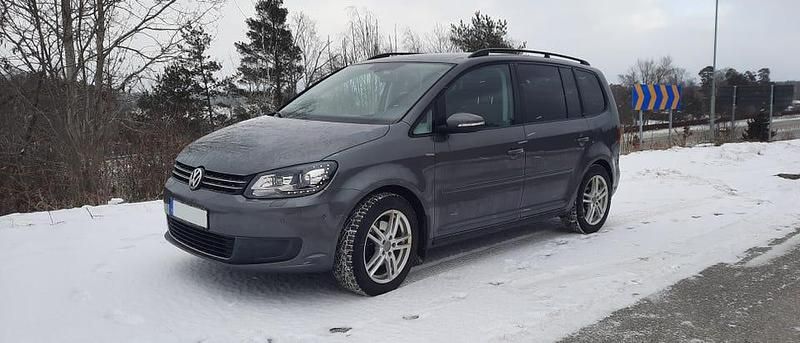 Begagnad VW Touran 140 HK (102 kW) 2012 Minibuss
