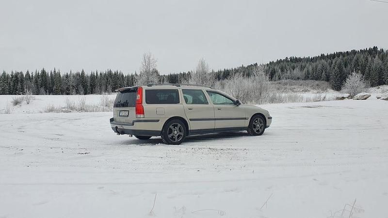 Begagnad 2003 Volvo V70 Kombi | 21 000 kr (Marknadspris) - Bild 1/4