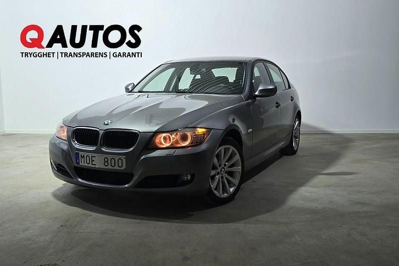 Grå Begagnad 2010 BMW 320 Sedan | 109 700 kr (Lite dyr) - Bild 1/3