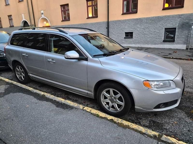 Begagnad 2010 Volvo V70 Kombi | 70 000 kr (Bra pris) - Bild 1/4