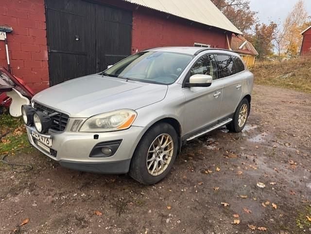 Grå Begagnad 2009 Volvo XC60 Momentum SUV | 49 000 kr (Dyr) - Bild 1/4