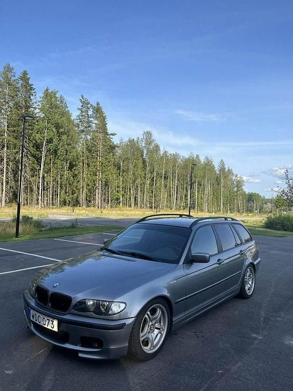 Grå Begagnad 2005 BMW 325 Kombi | 42 000 kr (Bra pris) - Bild 1/4