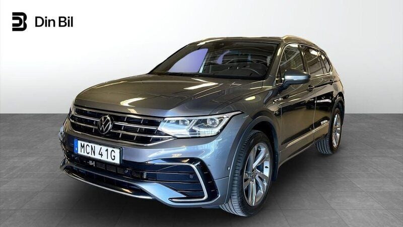 Grå Begagnad 2021 VW Tiguan Allspace R-line SUV | 339 900 kr (Marknadspris) - Bild 1/4
