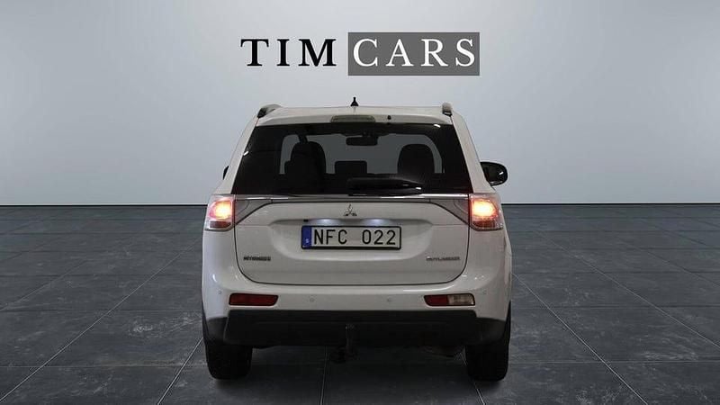 Begagnad Mitsubishi Outlander 152 HK (111 kW) 2012 Vit SUV