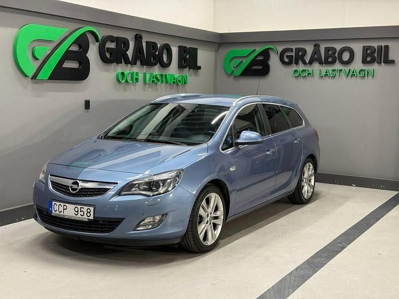 Blå Begagnad 2011 Opel Astra Enjoy Kombi | 39 900 kr (Marknadspris) - Bild 1/4