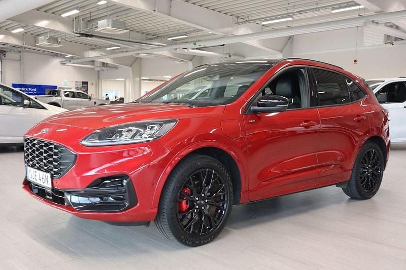Röd (lucid red metallic) Begagnad 2023 Ford Kuga ST-Line X SUV | 359 800 kr (Dyr) - Bild 1/4