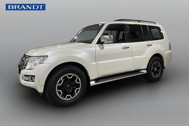 Vit Begagnad 2017 Mitsubishi Pajero SUV | 299 900 kr (Bra pris) - Bild 1/4