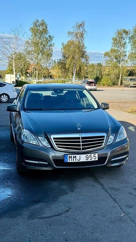 Grå Begagnad 2012 Mercedes E250 Avantgarde Sedan | 128 000 kr (Marknadspris) - Bild 1/4