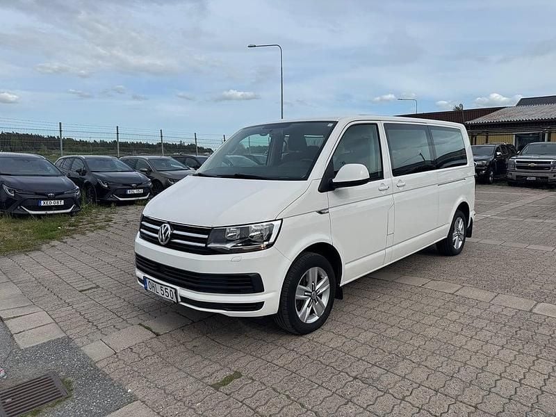 Vit Begagnad 2016 VW Multivan Van | 394 875 kr (Marknadspris) - Bild 1/4