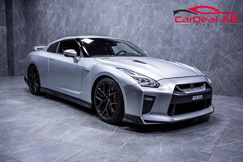 Silver Begagnad 2018 Nissan GT-R GT Sportkupé | 1 975 000 kr - Bild 1/4