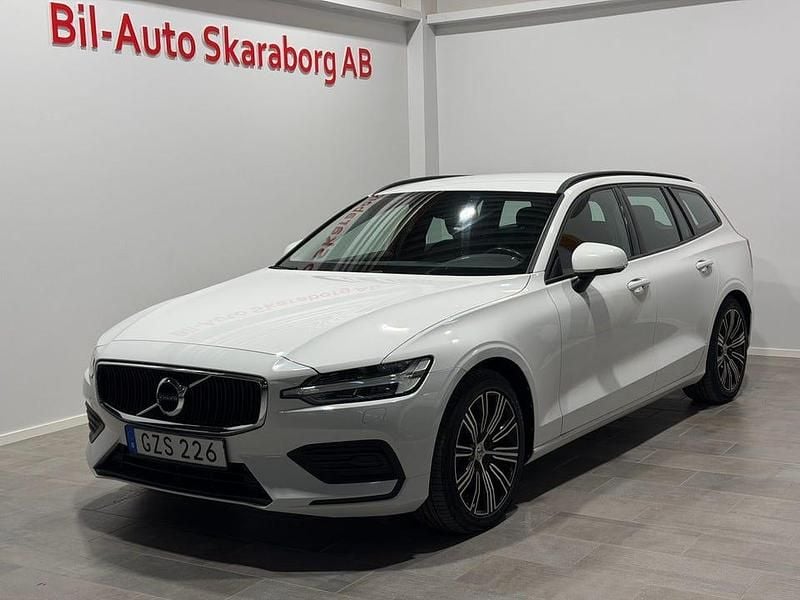Vit Begagnad 2018 Volvo V60 Momentum Kombi | 226 500 kr (Marknadspris) - Bild 1/4