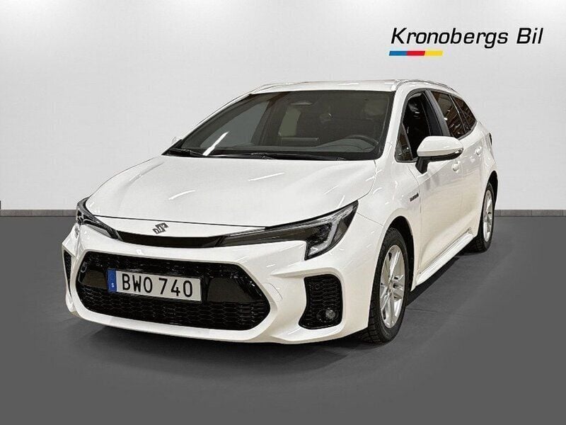 Vit Begagnad 2023 Suzuki Swace Kombi | 299 600 kr (Marknadspris) - Bild 1/4