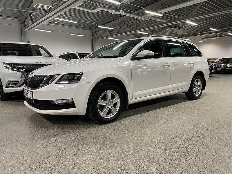 Begagnad Skoda Octavia Ambition 150 HK (110 kW) 2018 Vit Kombi