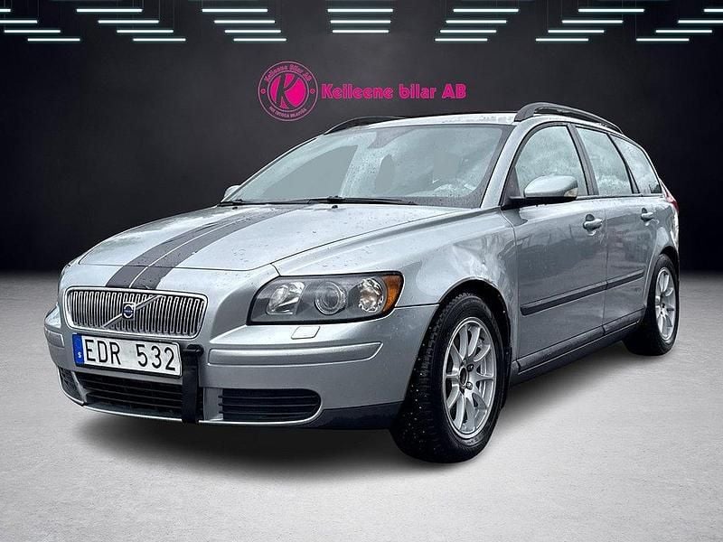 Silver Begagnad 2005 Volvo V50 Kombi | 36 900 kr (Marknadspris) - Bild 1/4
