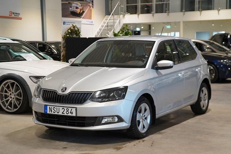 Silver Begagnad 2017 Skoda Fabia Style Halvkombi | 139 800 kr (Lite dyr) - Bild 1/4