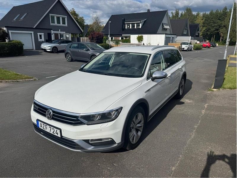 Vit Begagnad 2018 VW Passat Alltrack Kombi | 195 000 kr (Marknadspris) - Bild 1/4