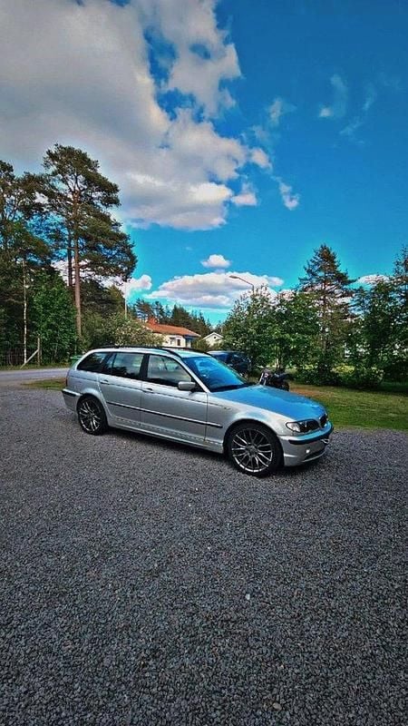 Silver Begagnad 2003 BMW 330 Kombi | 37 500 kr (Superpris) - Bild 1/2