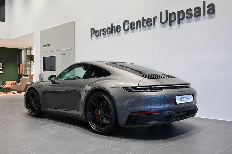 Begagnad Porsche 911 Carrera 4 GTS 480 HK (353 kW) 2023 Grå Sportkupé