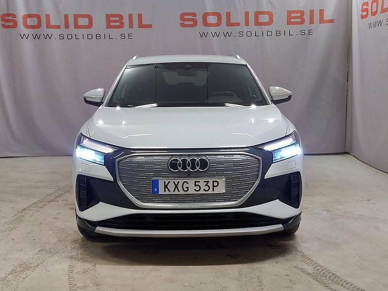 Begagnad Audi Q4 e-tron Comfort 210 kW (286 HK) 2023 Vit SUV