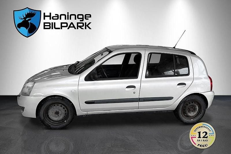 Begagnad Renault Clio II 75 HK (55 kW) 2007 Grön Halvkombi