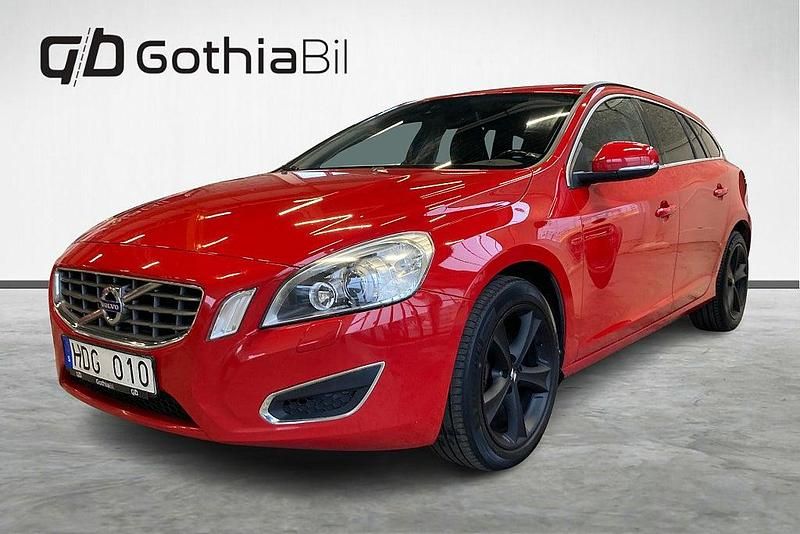 Röd Begagnad 2013 Volvo V60 Momentum Kombi | 89 900 kr (Bra pris) - Bild 1/4