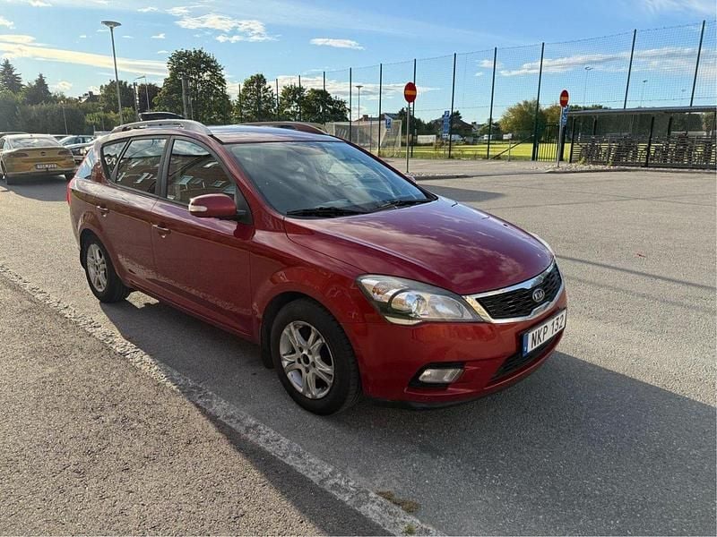 Röd Begagnad 2010 Kia Ceed Sportswagon 4 Kombi | 27 500 kr (Marknadspris) - Bild 1/4