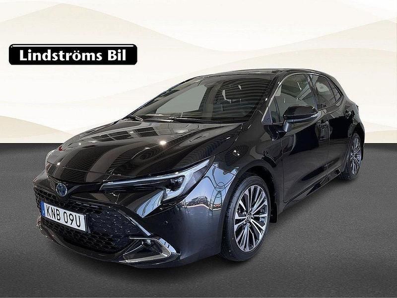 Svart Begagnad 2024 Toyota Corolla Hybrid Style Halvkombi | 349 000 kr (Dyr) - Bild 1/3