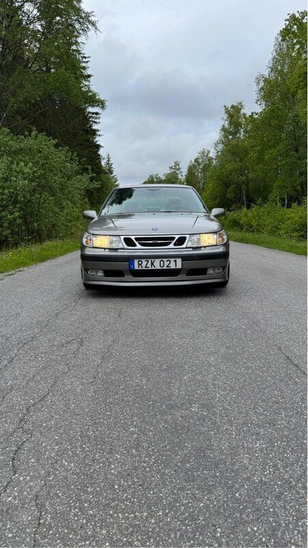 Grå Begagnad 2001 Saab 9-5 Aero Sedan | 41 500 kr (Dyr) - Bild 1/4
