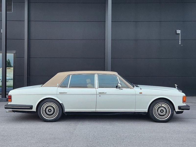 Begagnad Rolls Royce Silver Spur 241 HK (177 kW) 1985 Vit Sedan