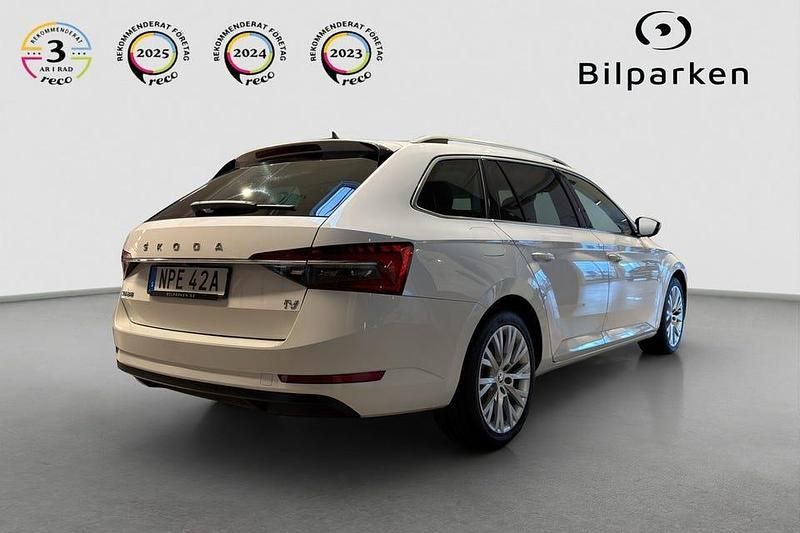 Begagnad Skoda Superb Business Line 218 HK (160 kW) 2019 Vit Kombi
