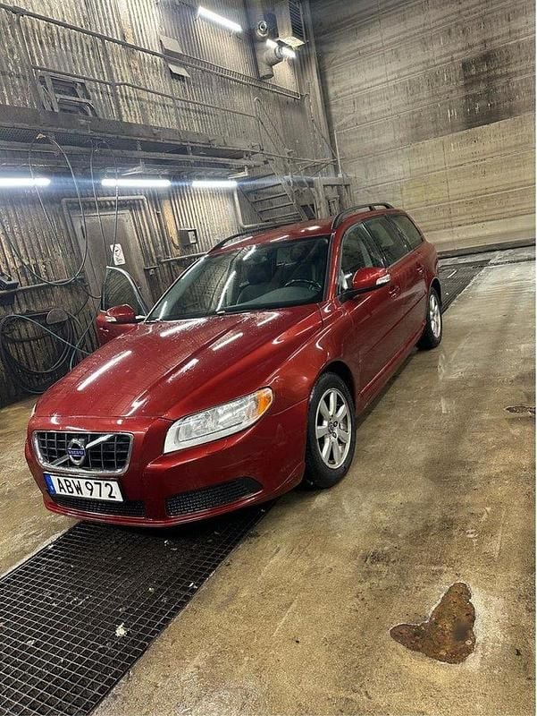 Röd Begagnad 2011 Volvo V70 Drive Kinetic Kombi | 40 000 kr (Bra pris) - Bild 1/4