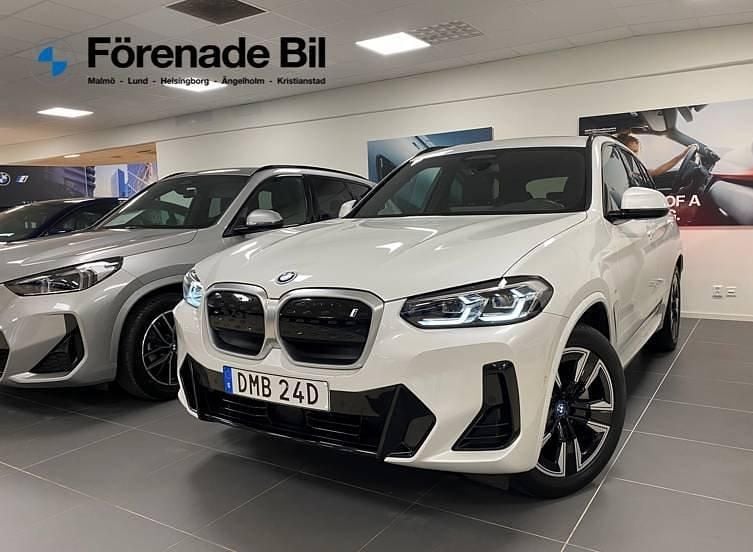 Vit Begagnad 2022 BMW iX3 M Sport SUV | 429 000 kr (Bra pris) - Bild 1/4