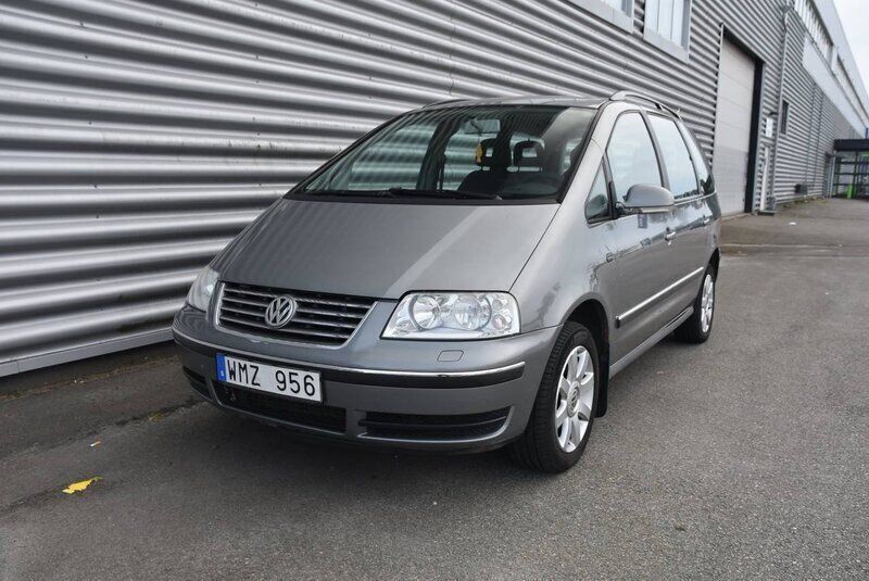 Gråmetallic Begagnad 2005 VW Sharan Minibuss | 24 900 kr - Bild 1/4