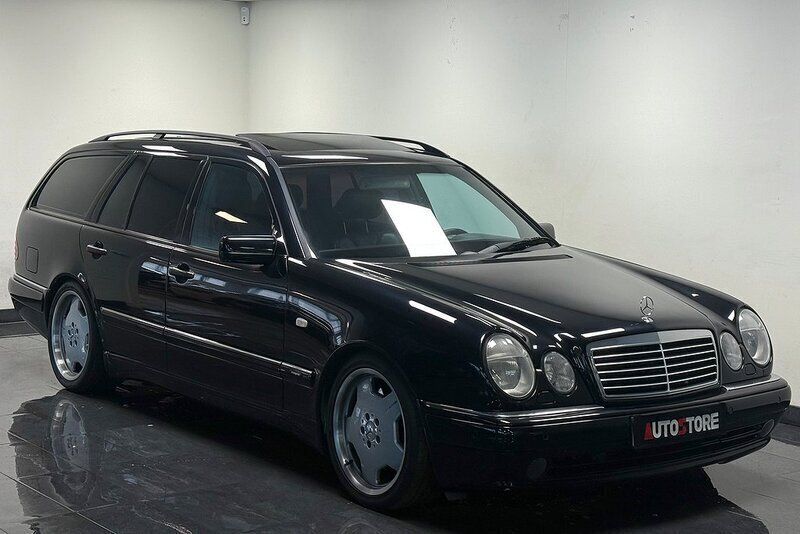 Svart Begagnad 1999 Mercedes E55 AMG Avantgarde Kombi | 199 900 kr - Bild 1/4
