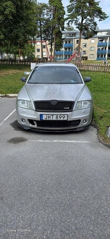 Silver Begagnad 2007 Skoda Octavia RS Halvkombi | 22 000 kr (Superpris) - Bild 1/4