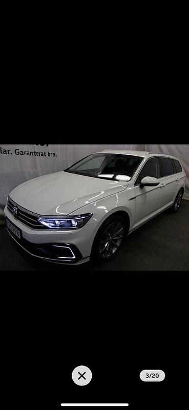 Vit Begagnad 2020 VW Passat GTE Kombi | 245 000 kr (Marknadspris) - Bild 1/4