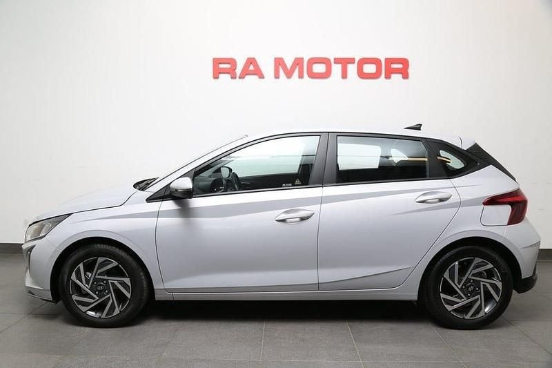 Begagnad Hyundai i20 Essential 101 HK (74 kW) 2024 Grå Halvkombi