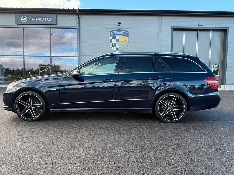 Begagnad Mercedes E220 170 HK (125 kW) 2011 Mörkblå (blå) Kombi