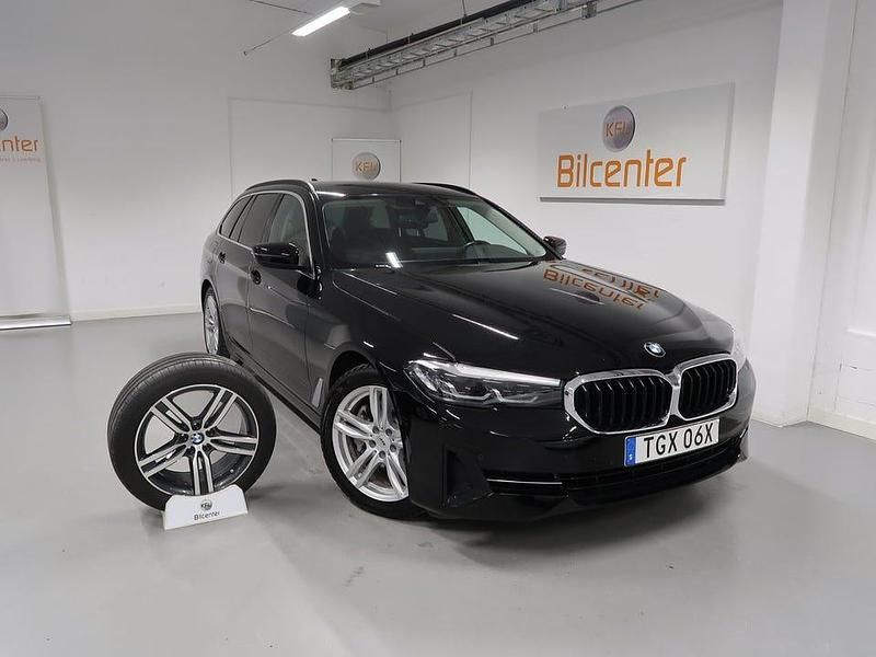 Svart Begagnad 2021 BMW 530 Kombi | 289 900 kr - Bild 1/3