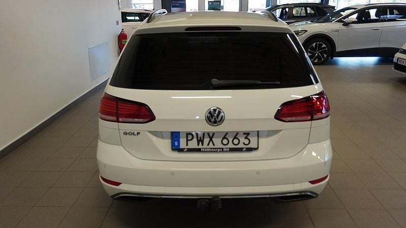 Begagnad VW Golf VII 110 HK (80 kW) 2018 Vit Kombi