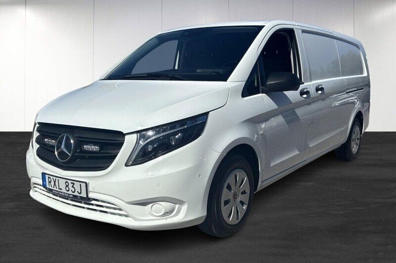 Vit (white) Begagnad 2023 Mercedes Vito Minibuss | 399 900 kr (Marknadspris) - Bild 1/4