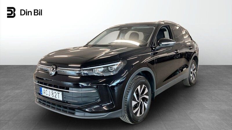 Svart (deep black (endast lagerb) Begagnad 2024 VW Tiguan Life SUV | 484 900 kr - Bild 1/4