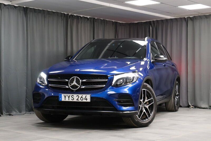 Blå Begagnad 2017 Mercedes GLC220 AMG SUV | 309 000 kr (Marknadspris) - Bild 1/4