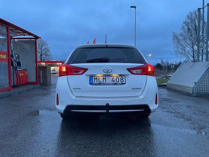 Begagnad Toyota Auris Touring Sports Executive 124 HK (91 kW) 2013 Kombi