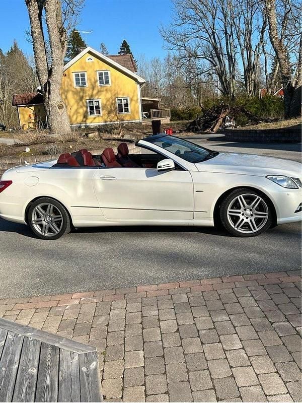Vit Begagnad 2011 Mercedes E350 Cab | 211 000 kr (Marknadspris) - Bild 1/4