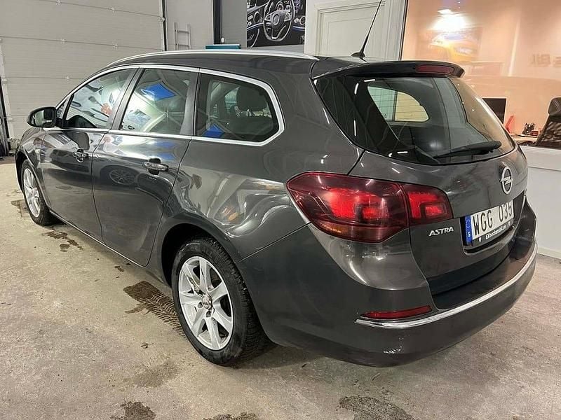 Begagnad Opel Astra Sport 110 HK (80 kW) 2013 Grå Kombi