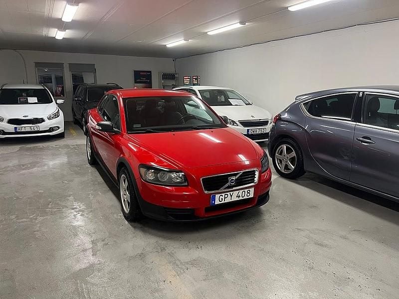 Röd Begagnad 2007 Volvo C30 Kinetic Halvkombi | 29 900 kr (Marknadspris) - Bild 1/4